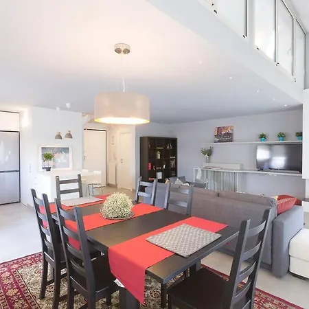 Ippokrateio Stylish City Loft Free Parking Апартаменты